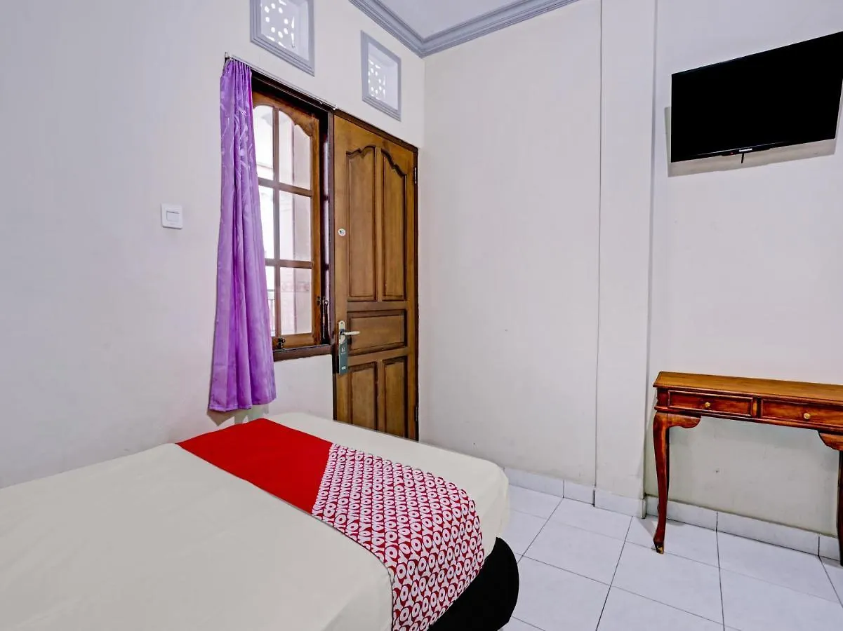 Oyo 90520 Kuta Family Guest House Denpasar  Denpasar (Bali)