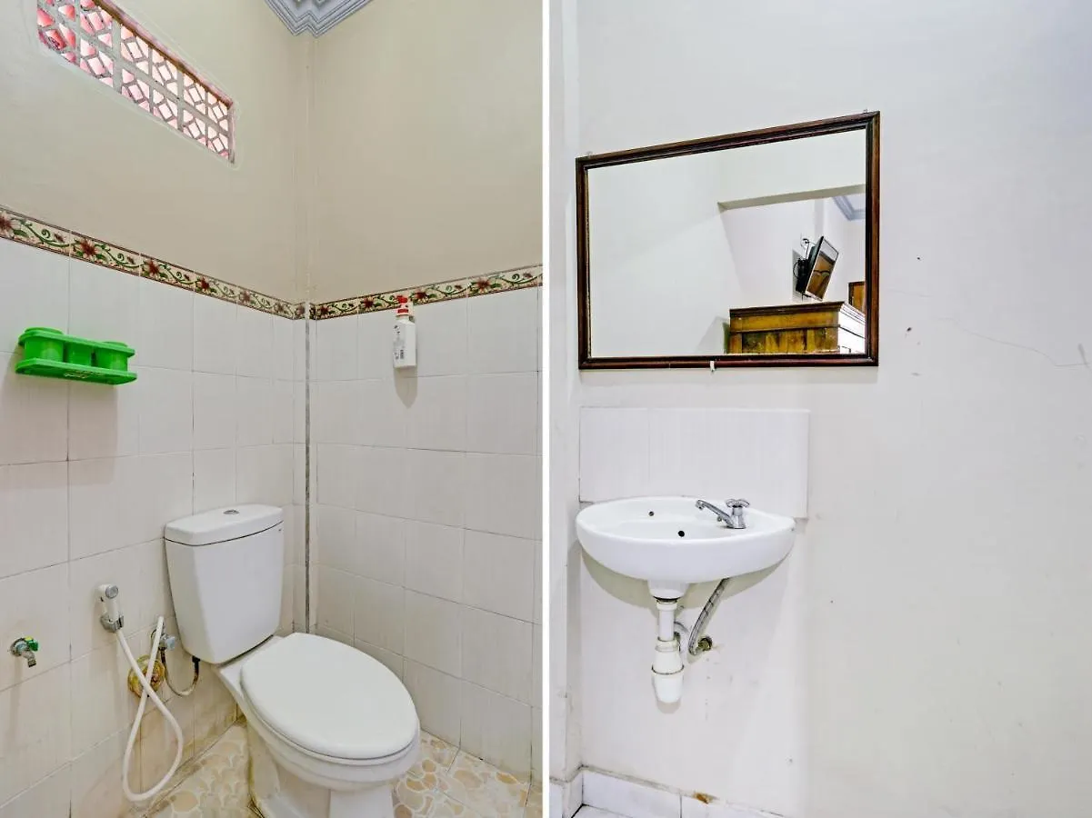 Hotel Oyo 90520 Kuta Family Guest House Denpasar  Indonesia